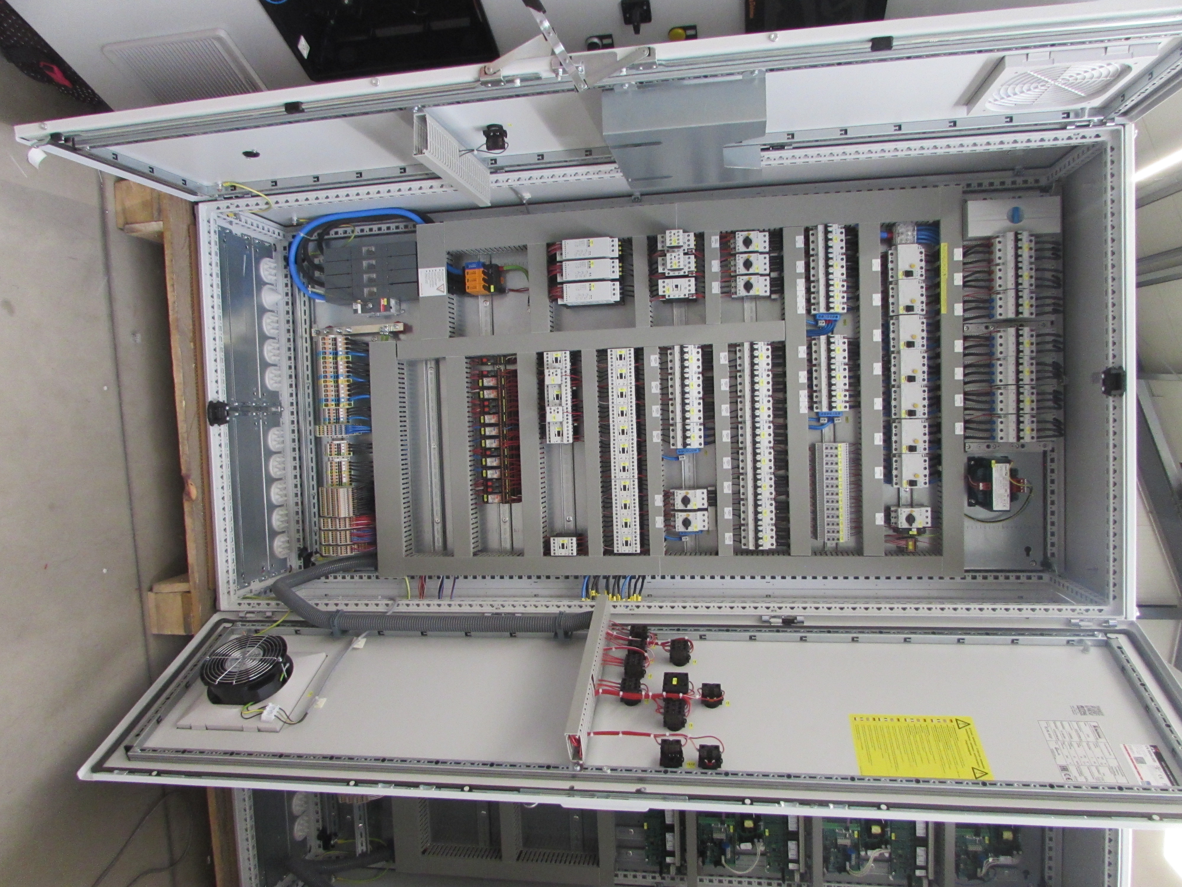 Switch cabinet ECO Broiler climate/feeding/lighting